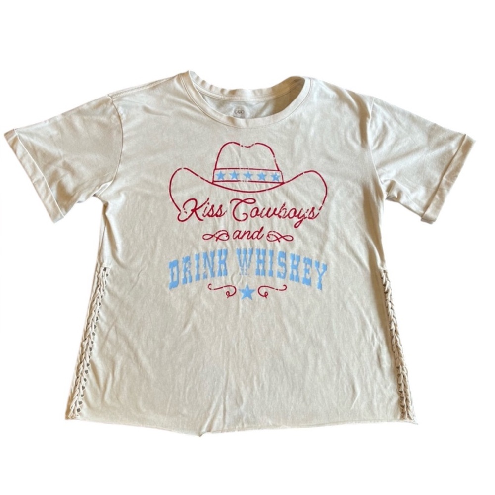 Cato “Kiss Cowboys and Drink Whiskey” Graphic‎ Tee – Size Medium
